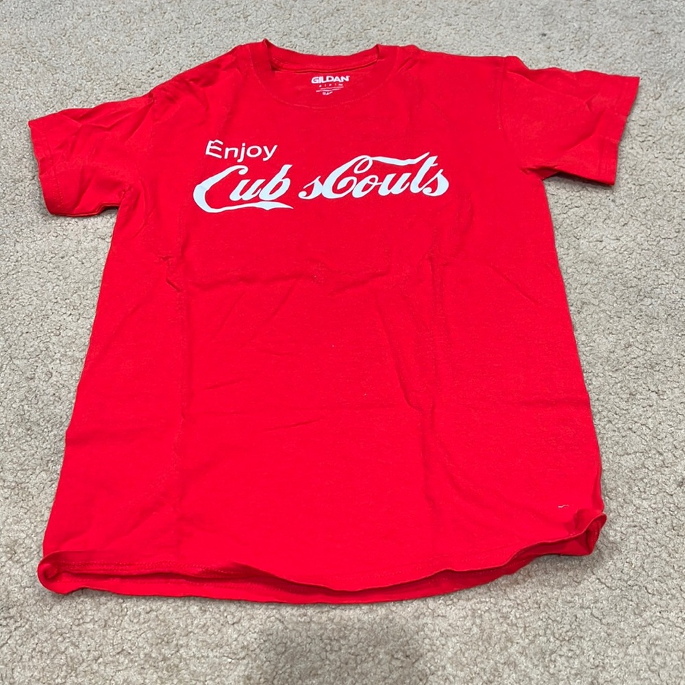 Enjoy cub scouts red Adult small shirt